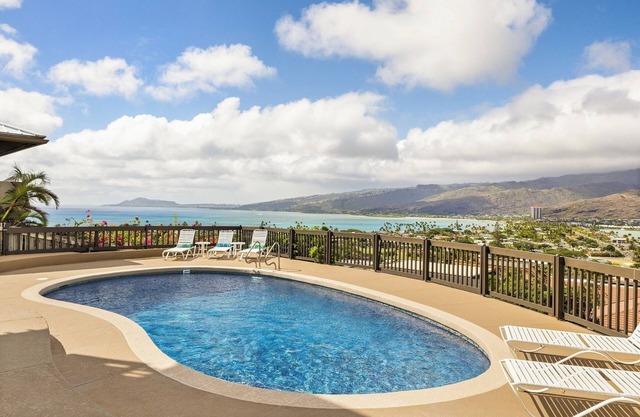 Hale Ohana, privado, casa con vista al mar w / piscina