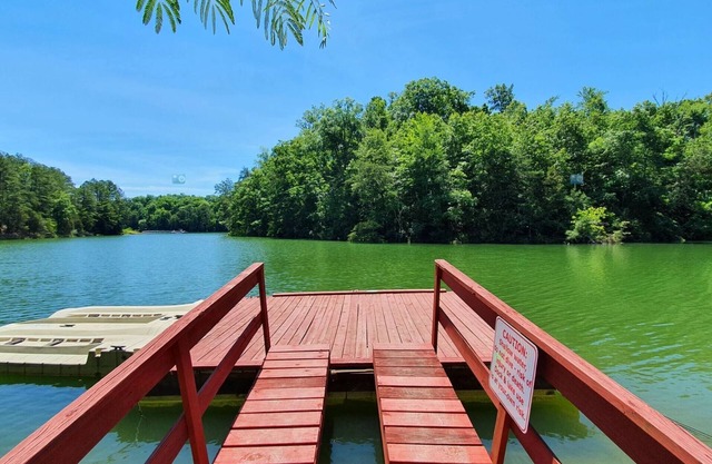 Haleywood - Lakefront , Private 12 Acre Estate w/2 Cabins, Game Room,Pool!!!