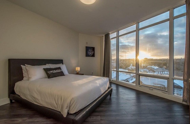 Urban 1BR Apt with Skyline Views, On-Site Theater