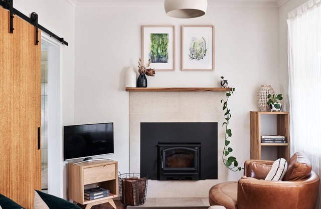 Hana House - Quaint country cottage with great views