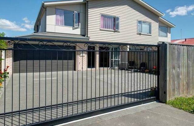 HANDY RICCARTON, HAGLEY PARK, CBD, SLEEPS 10