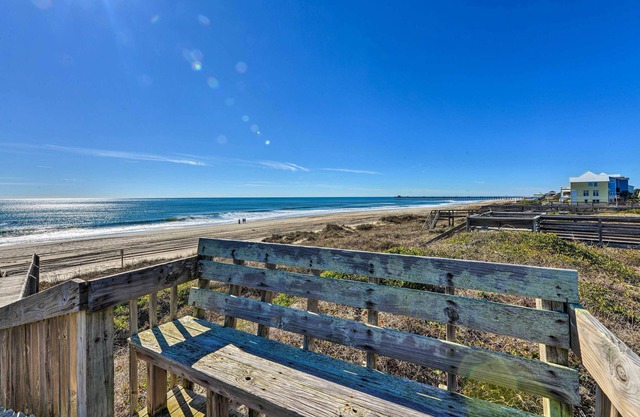 ¡NUEVO! 'Hannah's Place' - Beachy Apt w / Ocean Views!