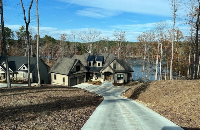 Harborside Retreat on Lake Keowee Stunning newly constructed home on Lake Keowee