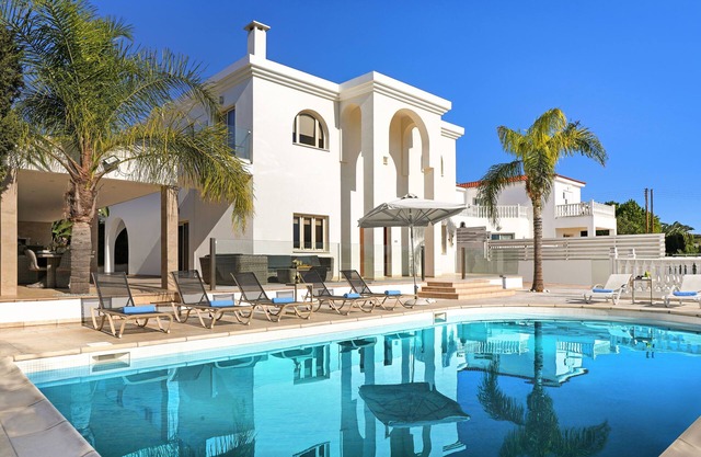 VILLA HARMONY - 6 CAMAS con una gran piscina privada ubicada en Ayia Napa Hills