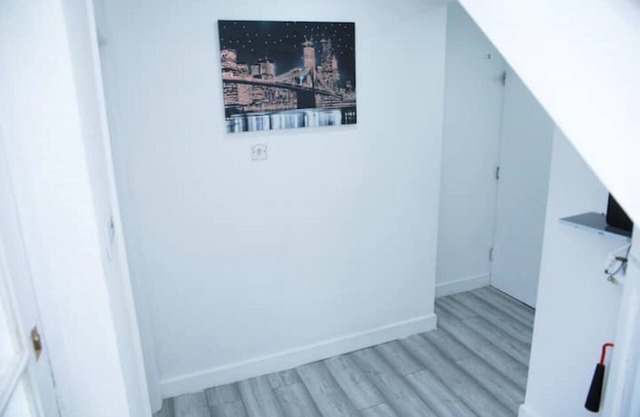 Harrow Luxury Apartment With Free parking.