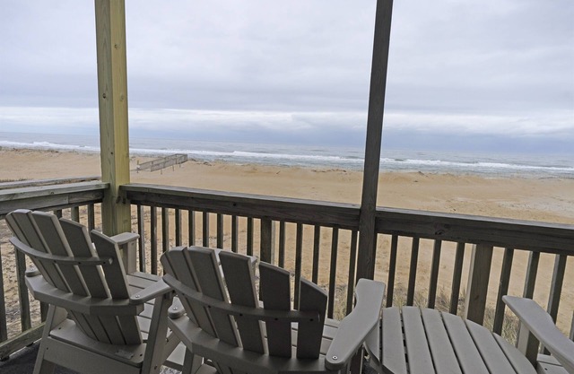 Condominio frente al mar de 2HAB / 2 baños con piscina y cocina renovada, cama King ajustable
