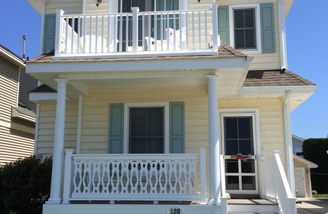 Diviértete y relájate en esta casa recientemente renovada y lujosamente decorada
