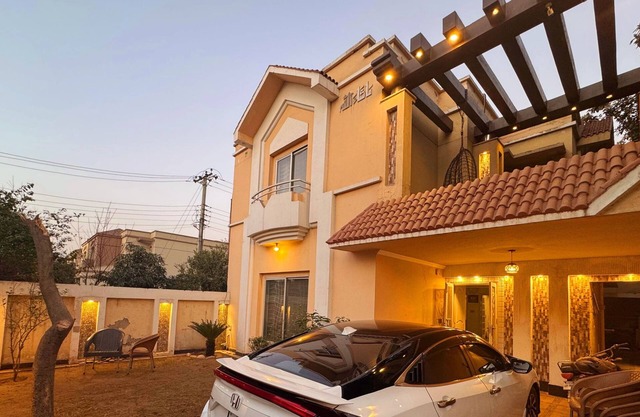 Haven Lodge, Luxurious 4BR Spanish Villa in Lahore