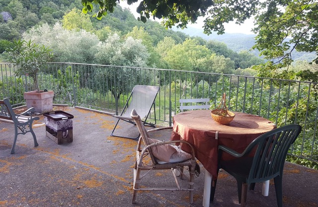 Casa rústica y familiar en un lugar tranquilo, abierto en el horizonte de Cevennes