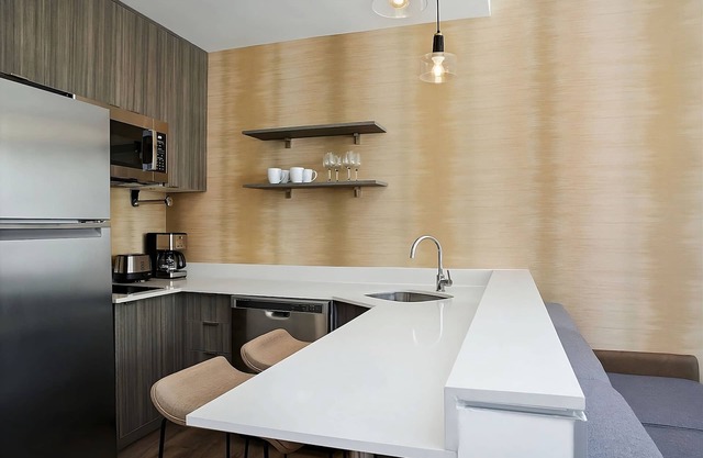 Haven of Relaxation! 3 Family-friendly Units, Free Breakfast, Outdoor Pool