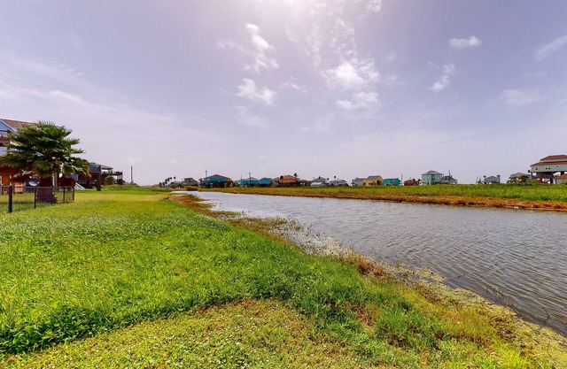 Haven | Steps to Beach | Community Pond | Sleeps12