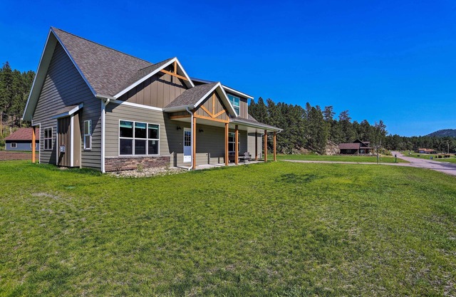 ¡NUEVO! ¡Corazón de Black Hills Home por Mickelson Trail!