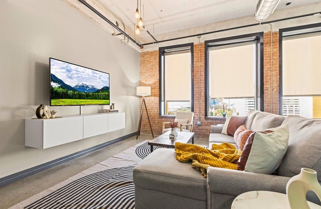 Heart of Downtown Dallas: 2BR 2 BA City View APT