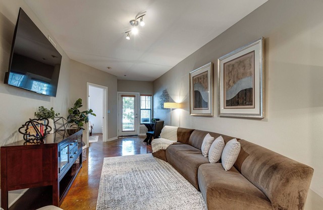 Heart of Midtown 1bd 1 ba Condo!