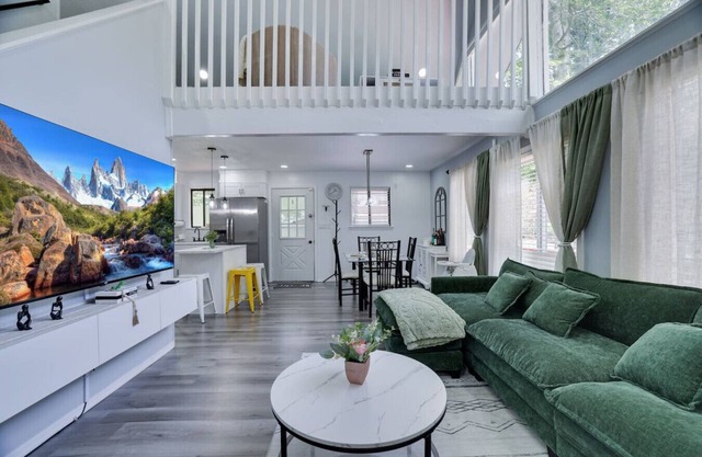 Luxury Modern 3BR Pocono Home Near All Attractions