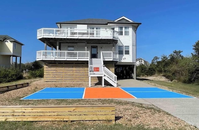 Heated Saltwater Pool, Hot Tub, 5Min Walk to Beach