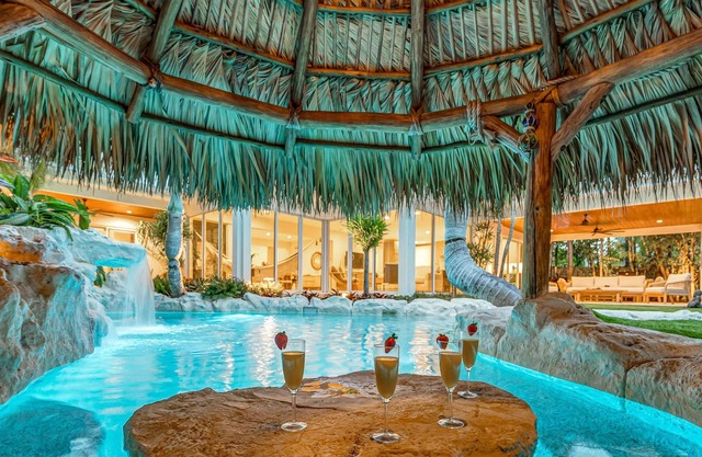 Heated pool / Lush Tropical Surrounding / Castaway Key / RESlDENCES