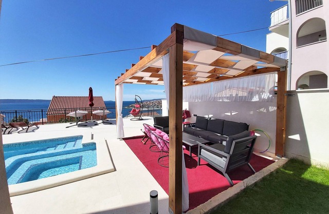 Apartamento junto a la piscina con piscina climatizada y jacuzzi ap5