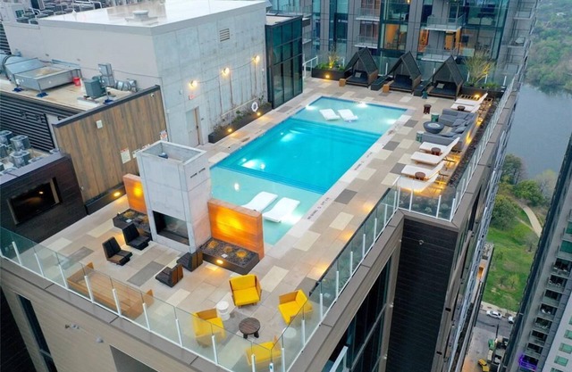 ~Heated Rooftop Pool~ 30th Floor Balcony DT View