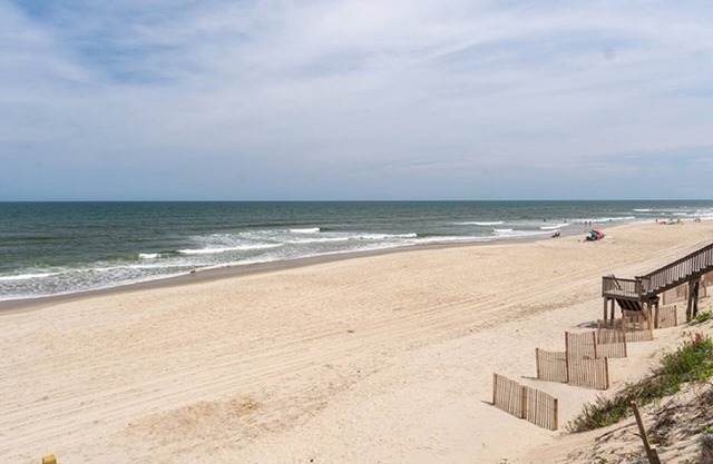 NUEVO 12BR FRENTE AL MAR Beach House cuenta con 2 salas de grabación y piscina privada.