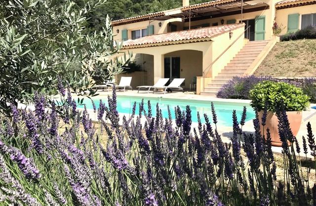 Heavenly residence tween GorgesduVerdon and St-Tropez, Villa OliveYou. AC/ e-charging pole!