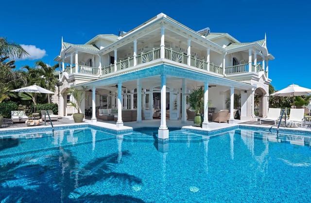 Villa frente al mar, piscina infinita con vista a los jardines y acantilados, terraza de la piscina, hamaca, wifi gratis