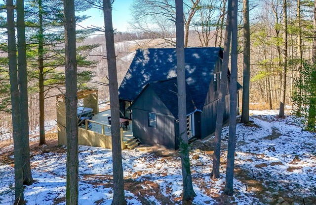 Helber Hills Hideaways + Private Trail I Hot Tubs