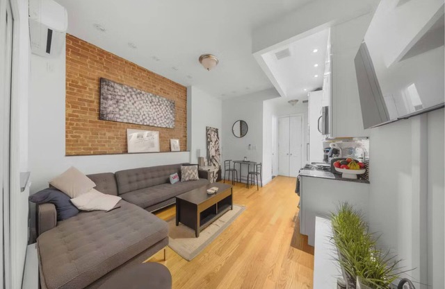 Hell’s Kitchen 2-bedroom moments from Time Square, Broadway, Restaurant Row