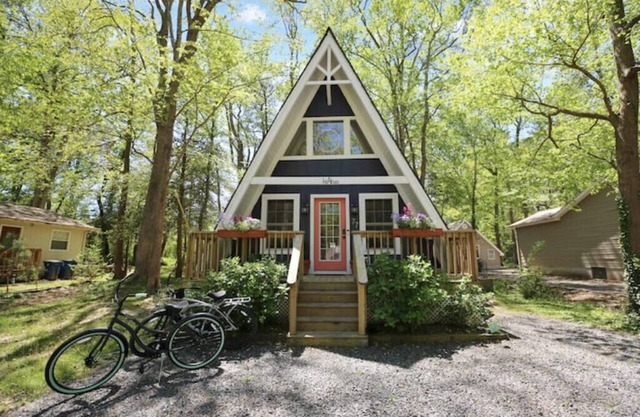 hi-A-tus A-frame in Ocean Pines with access to 5 pools and 10min to beaches!