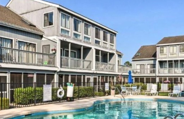 Hide-a-way in orange beach Pool, walking to restaurants, bay access