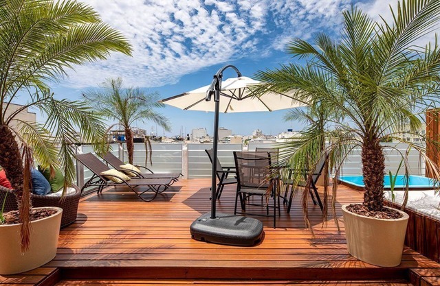 High Luxury Penthouse with Terrace, BBQ and Pool - 6 Bedrooms