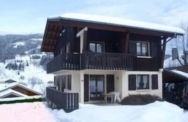 High quality apartment very close to ski slopes with stunning views