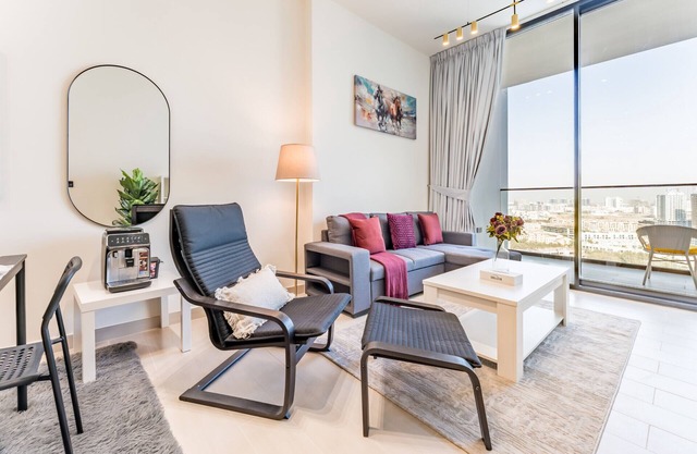 High-Rise 1BR with Community View and Large Balcony Near the Parks