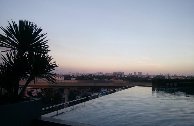 Vista bonita de gran altura en Nonthaburi