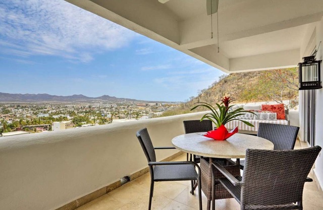 Family Friendly Lux Cabo Condo en Pedregal Area w / Amenities + Views