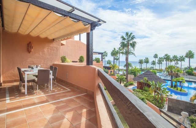 Apartamento de alto nivel en primera línea de playa con vistas al mar