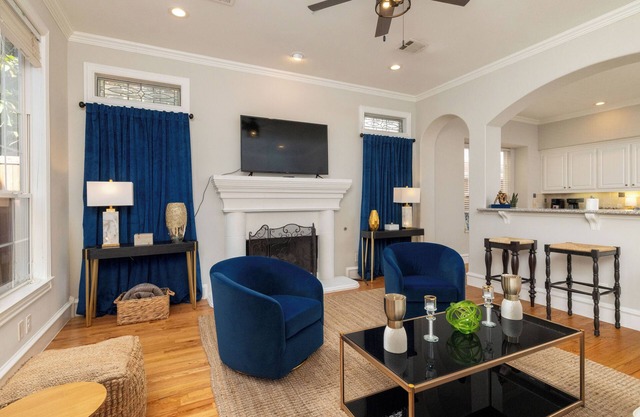 Summer Family Home Steps from SMU & Highland Park