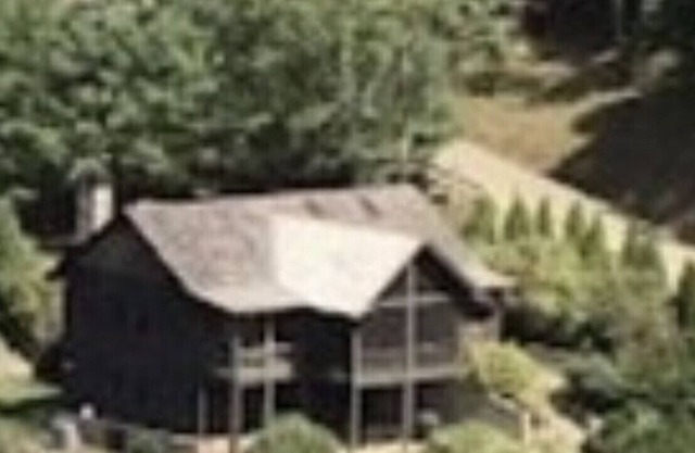 Hiking enthusiasts looking for upscale accommodations and amazing views!