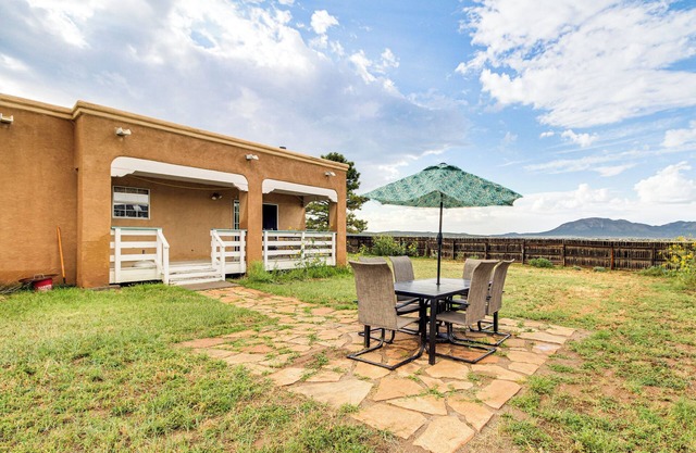 Hiking Nearby! Mountain-View Home Outside ABQ