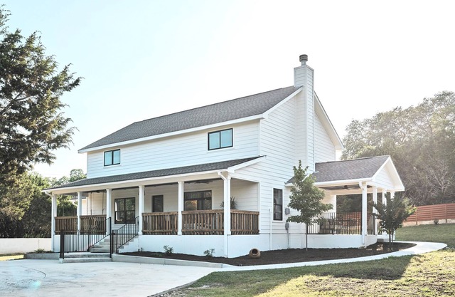 Hill Country Farmhouse Near Canyon Lake + Wineries