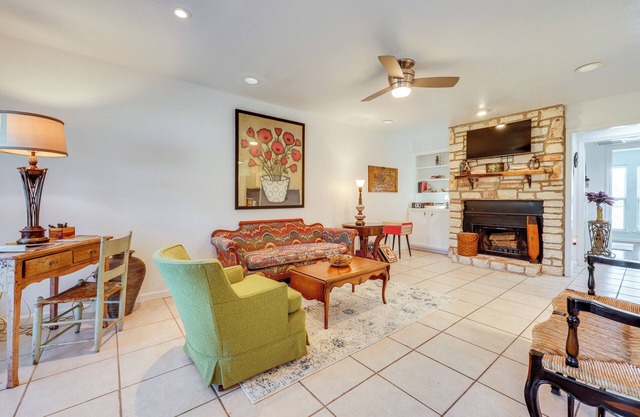 Hill Country Townhome: Close to Parks & Hiking