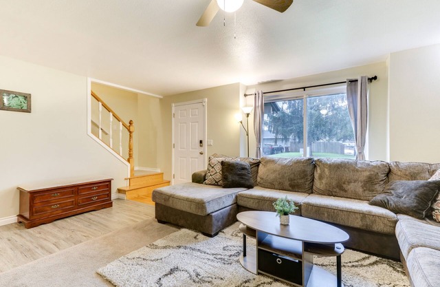 Hillsboro Home w/ Fire Pit ~ 15 Mi to Portland!