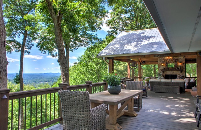 Hillside Cottage Cozy with Private Deck and fire pit and 7 min from downtown Asheville