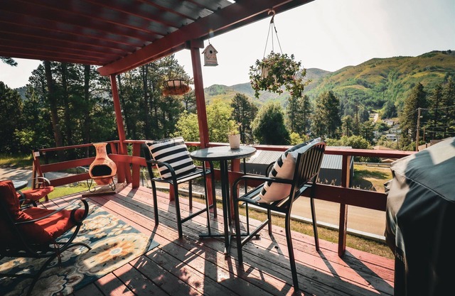 Hillside Deadwood house in town w/ Hot Tub & views