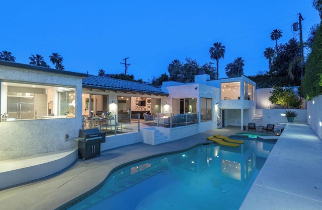 Hillside Hideaway! 2 King Suites! Pool! Spa! Firepit! Fireplace! Mountain Views!
