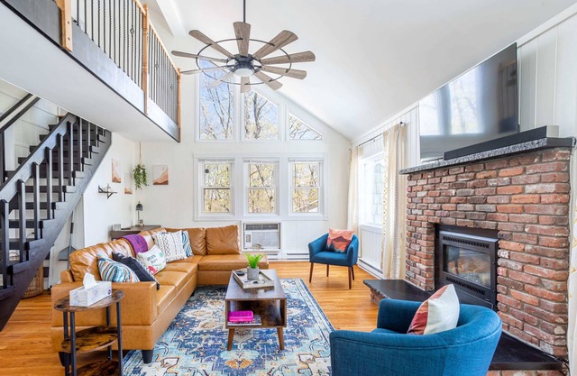 Hilltop Lookout Cozy 3BD