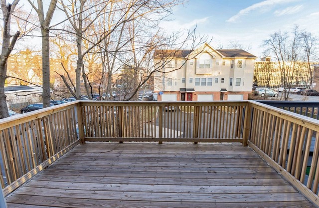 Hillyer Manor - Comfy Townhouse In Great Location! Pet Friendly!! by RedAwning