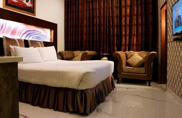 Hilton Suites