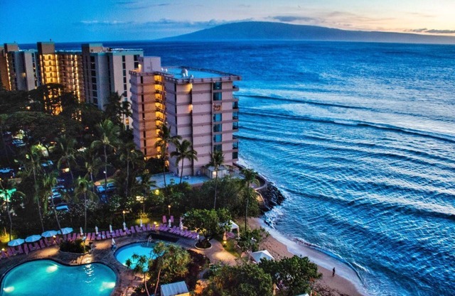 Kaanapali Beach Club--1 Bedroom Sleeps 4--Oceanfront Resort