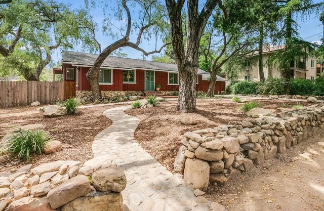 Hip Downtown Ojai Casita w/ Hot tub!